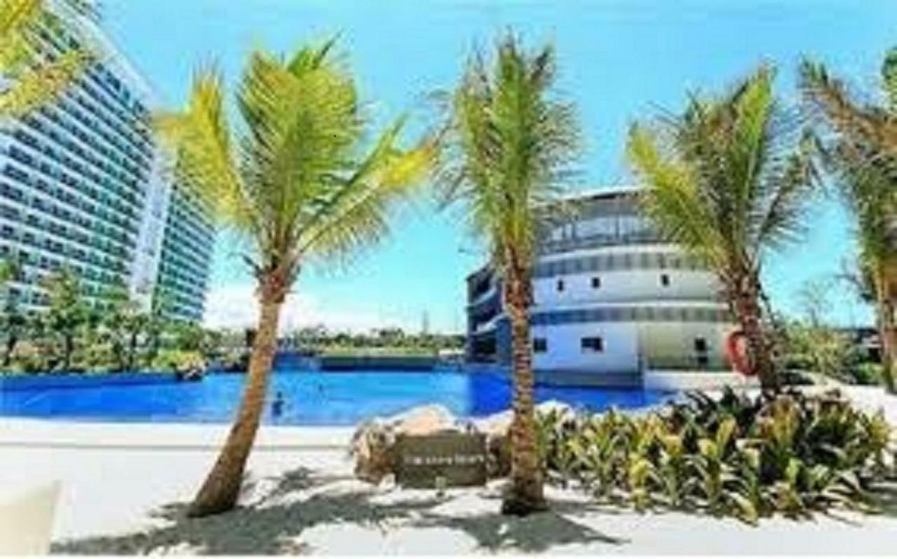 Azure C5 Man-Made Beach Balcony Multiple Units Manila Exterior photo